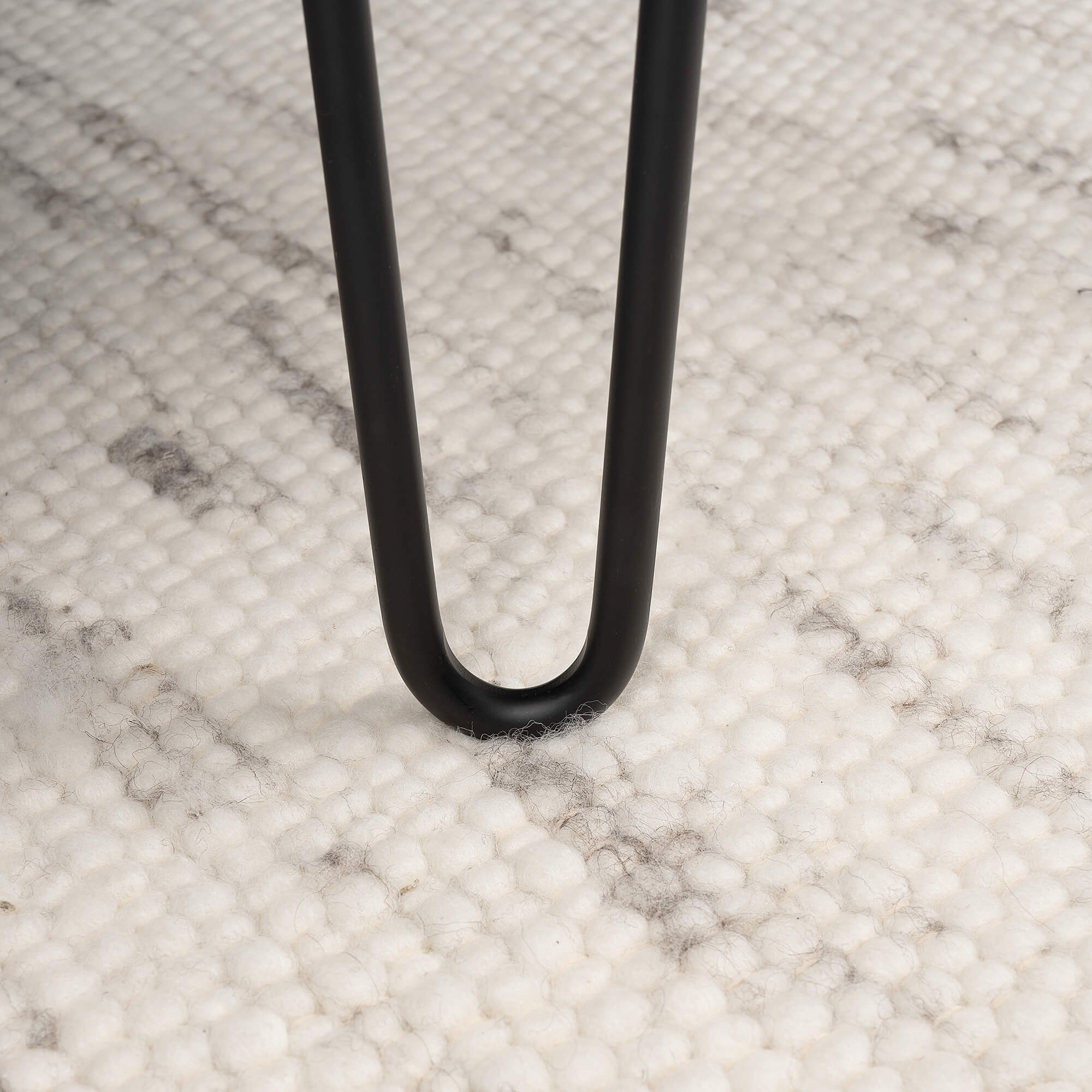 Wohnzimmer-Tische-anthrazit-Metall-Gestell-Hairpin-Design-schwarz