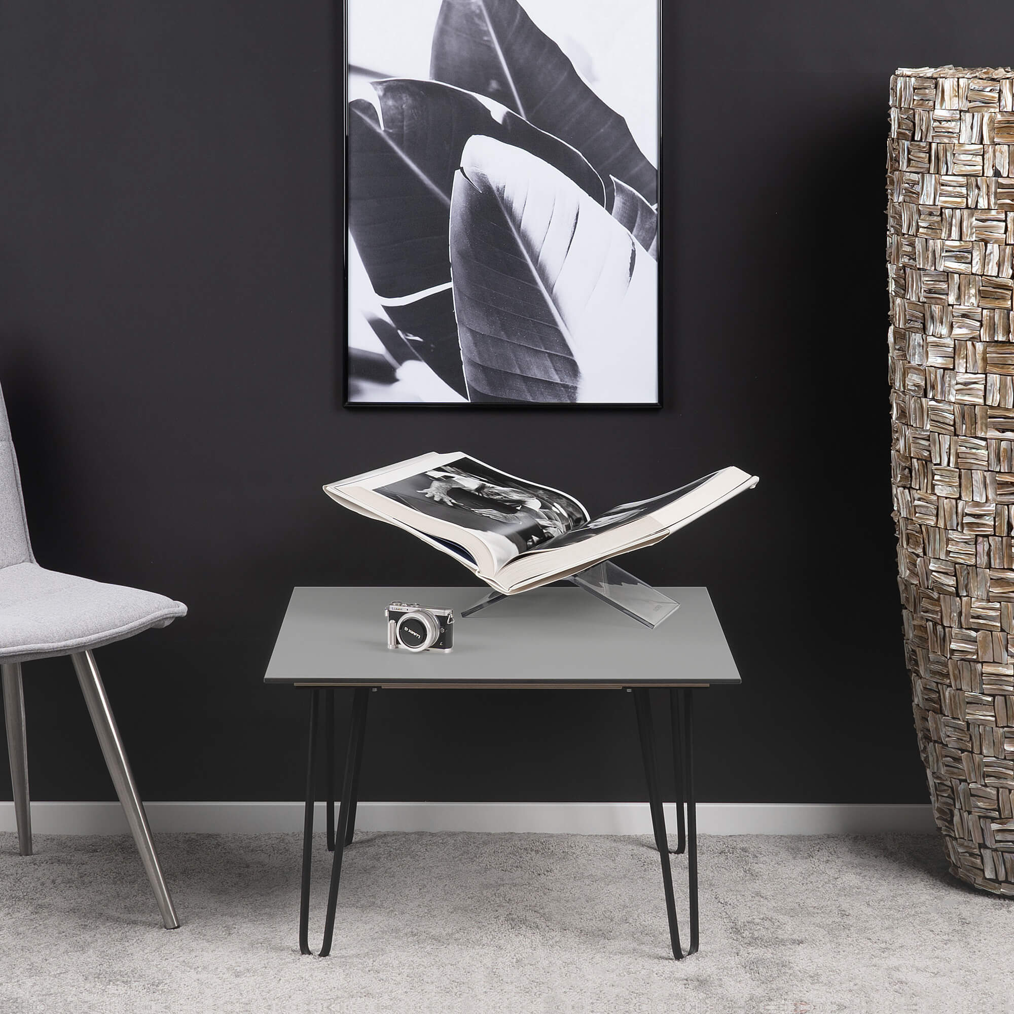 Design-Tisch-eckig-grau-Haarnadel-Beine-schwarz