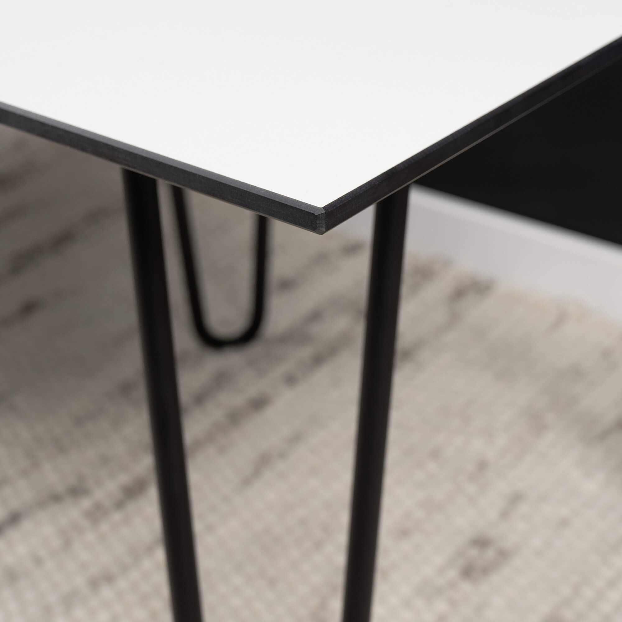 HPL-Holz-Tischplatte-hauchduenn-schwebend-Wohnzimmer-Beistelltisch-weiss